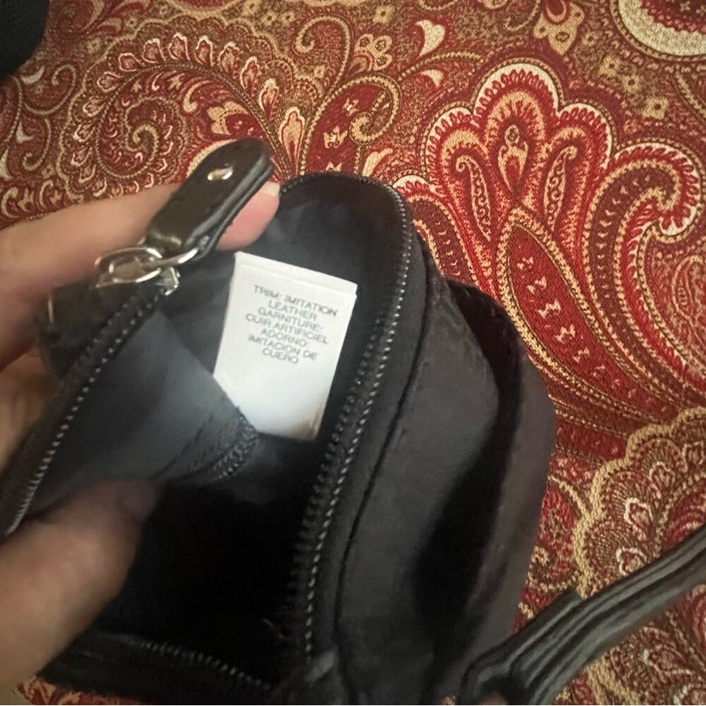 Tommy Hilfiger Wristlet Front Pocket Inner Zip Pocket Black Size Small - Picture 5 of 6